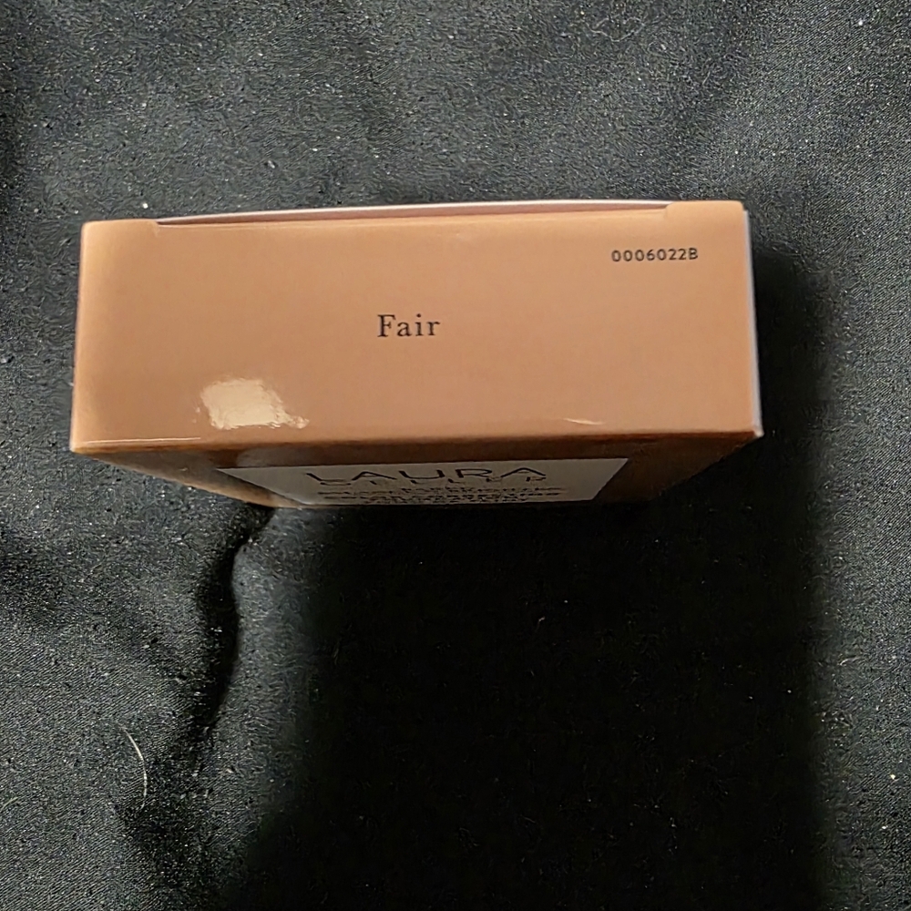 Laura Geller Baked Balance-N-Brighten Foundation - Color Correcting-Color FAIR - Picture 4 of 5